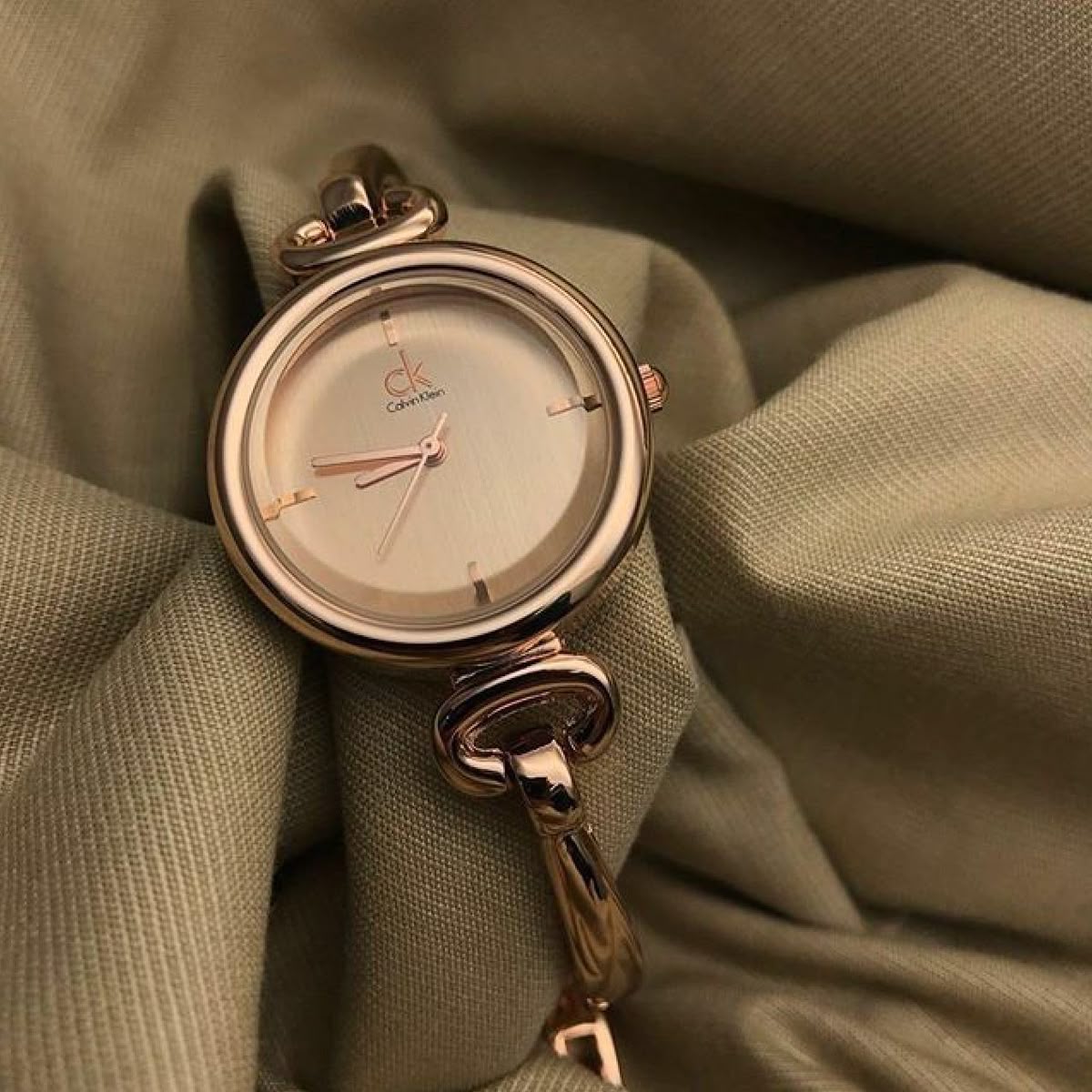  Elegant Watch or Bracelet